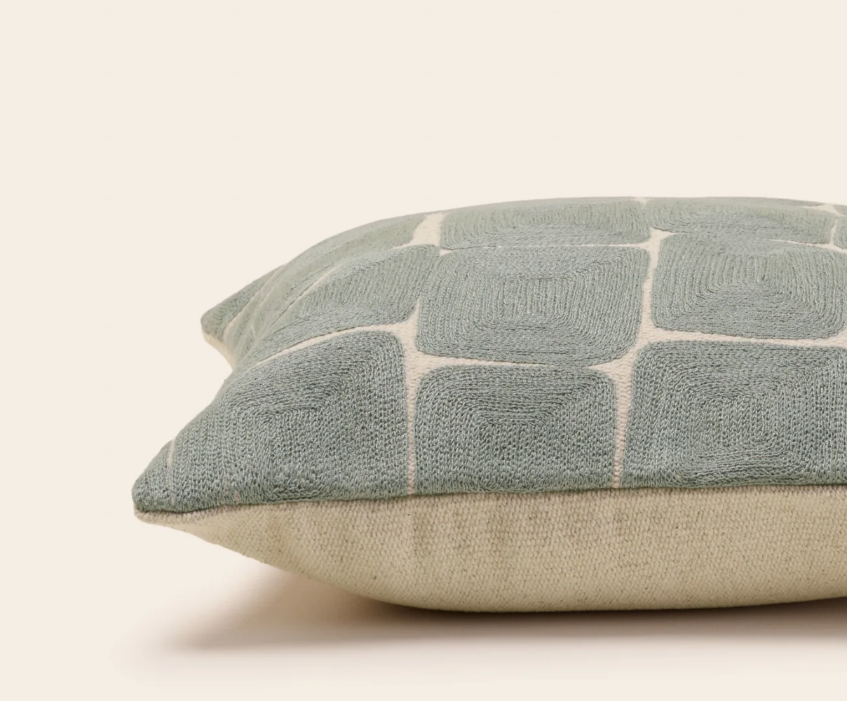 Housse de coussin Karty naturel et celadon 2