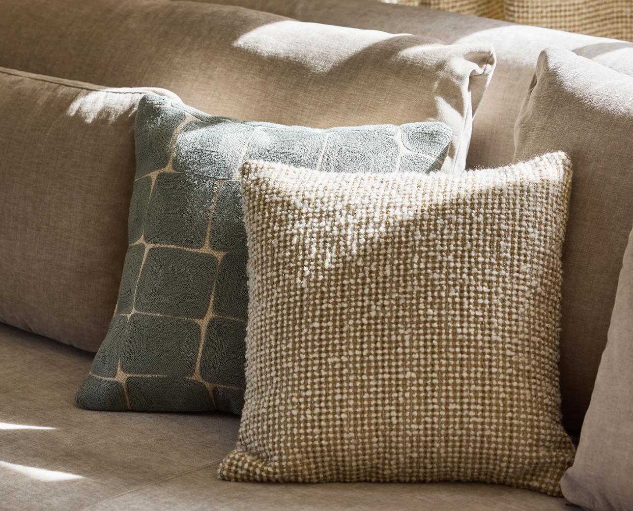 Housse de coussin Karty naturel et celadon 3